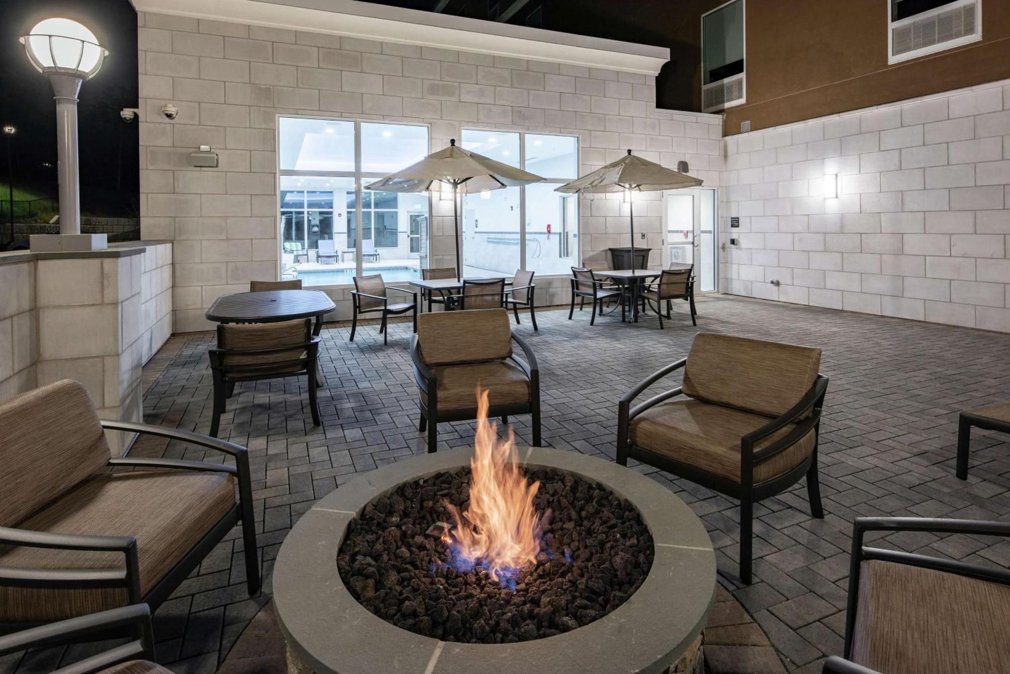 Hampton Inn & Suites Rocky Hill - Hartford South Екстер'єр фото